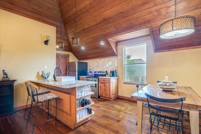 530 Woodland DR, Driftwood, TX 78619