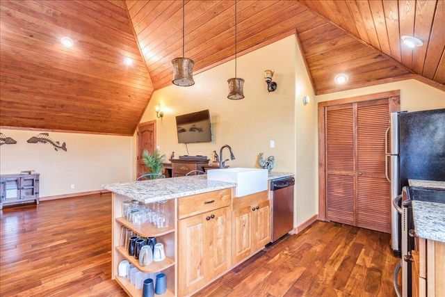 530 Woodland DR, Driftwood, TX 78619