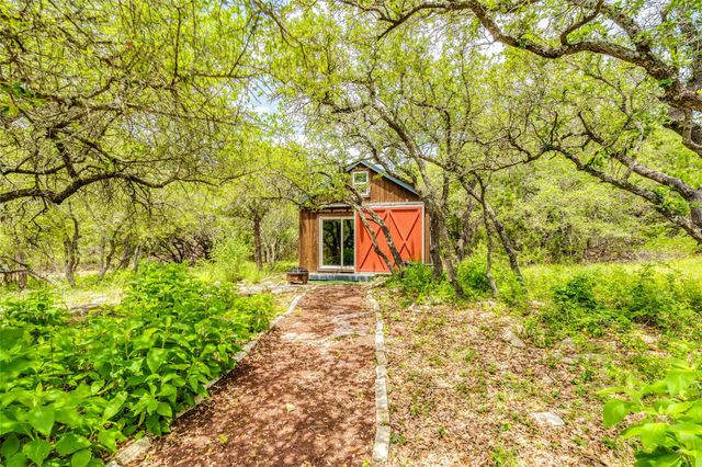 530 Woodland DR, Driftwood, TX 78619