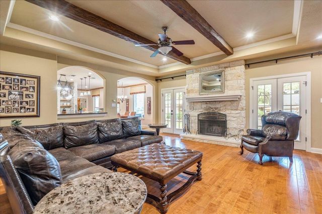 530 Woodland DR, Driftwood, TX 78619