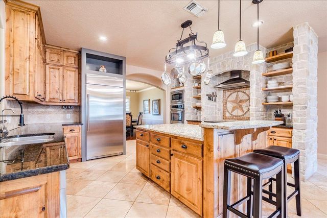 530 Woodland DR, Driftwood, TX 78619