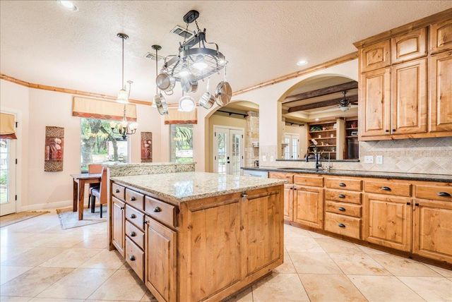 530 Woodland DR, Driftwood, TX 78619