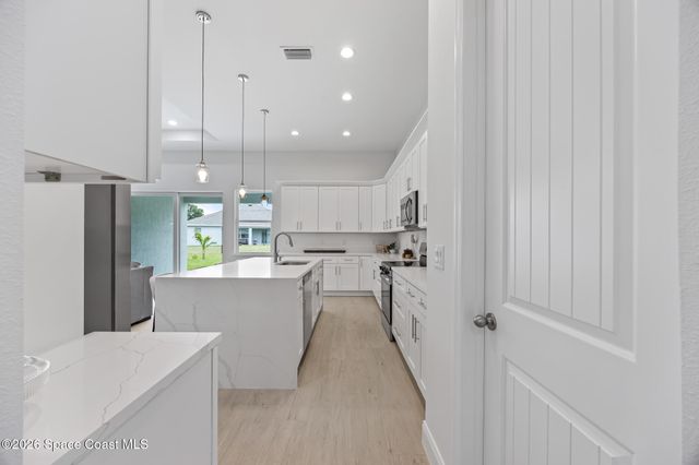 420 Di Lido Street NE, Palm Bay, FL 32907