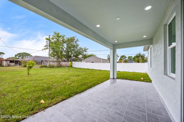 420 Di Lido Street NE, Palm Bay, FL 32907