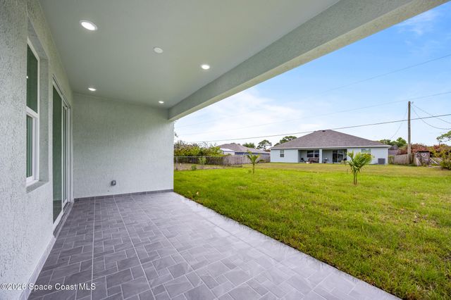 420 Di Lido Street NE, Palm Bay, FL 32907