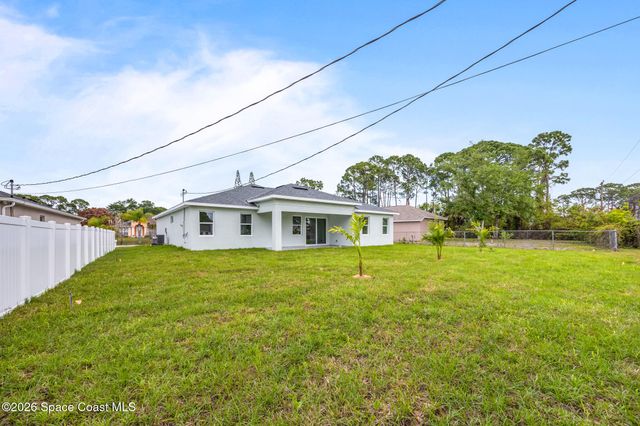 420 Di Lido Street NE, Palm Bay, FL 32907