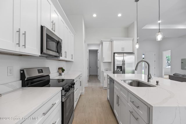 420 Di Lido Street NE, Palm Bay, FL 32907