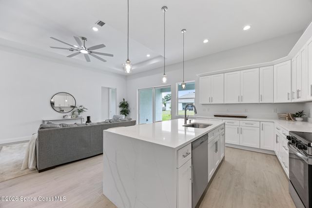 420 Di Lido Street NE, Palm Bay, FL 32907