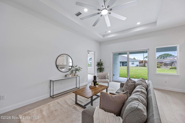 420 Di Lido Street NE, Palm Bay, FL 32907