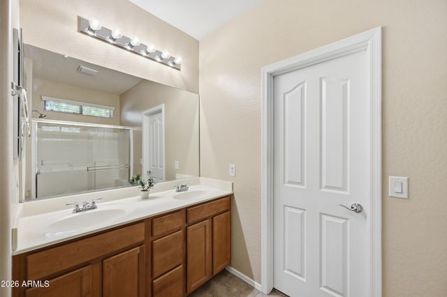 2454 E VERMONT Drive, Gilbert, AZ 85295