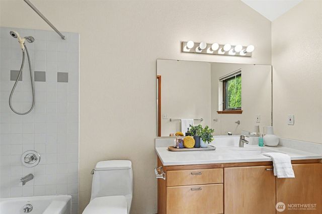 6186 NE 195th Court, Kenmore, WA 98028