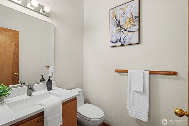 6186 NE 195th Court, Kenmore, WA 98028