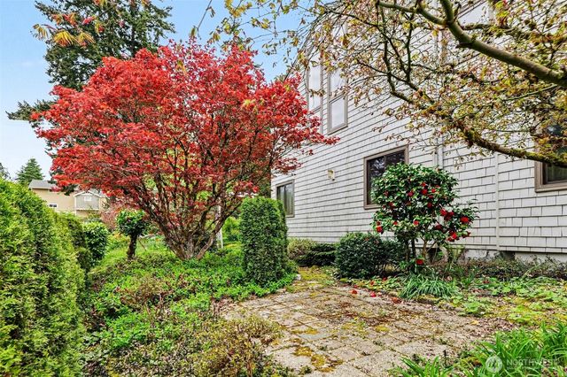 6186 NE 195th Court, Kenmore, WA 98028