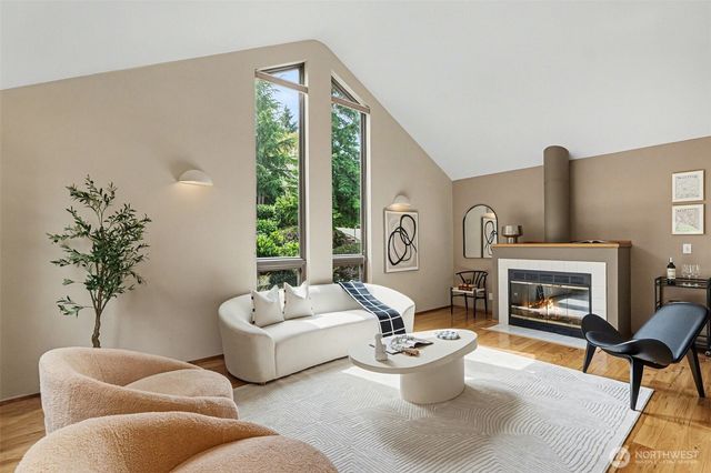 6186 NE 195th Court, Kenmore, WA 98028