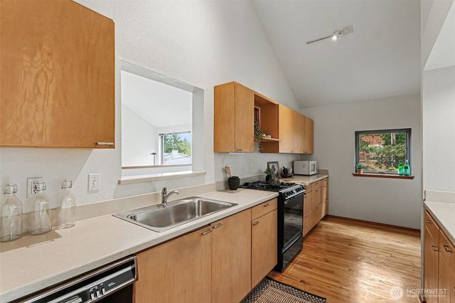 6186 NE 195th Court, Kenmore, WA 98028