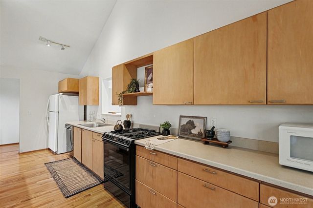 6186 NE 195th Court, Kenmore, WA 98028
