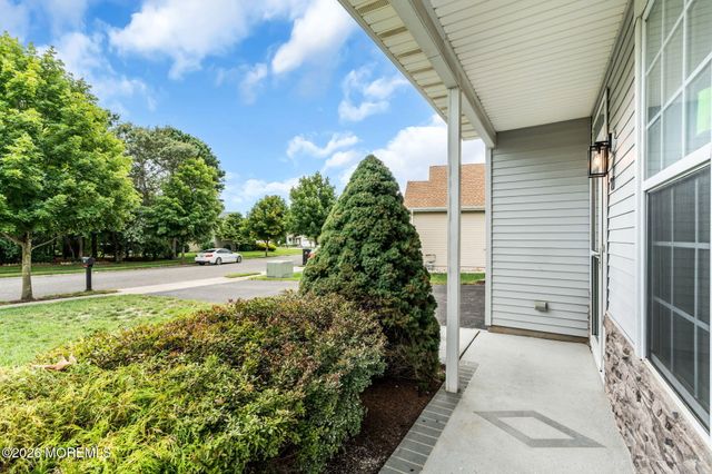 27 Cromwell Court, Manchester, NJ 08759