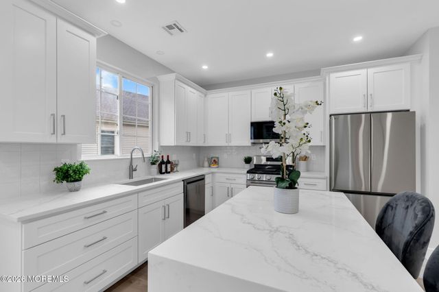 27 Cromwell Court, Manchester, NJ 08759