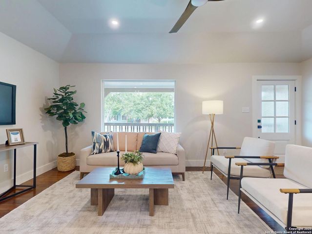 130 Larchmont, San Antonio, TX 78209