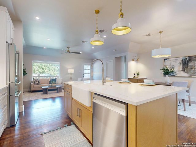 130 Larchmont, San Antonio, TX 78209