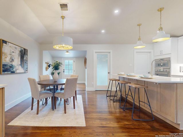 130 Larchmont, San Antonio, TX 78209