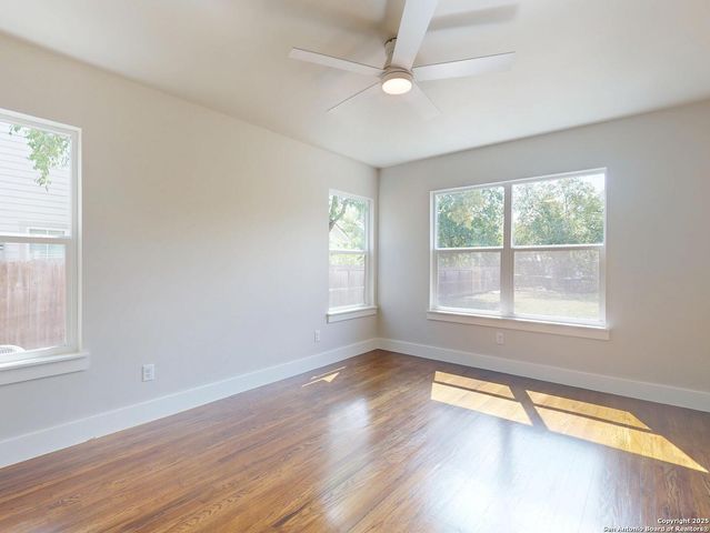 130 Larchmont, San Antonio, TX 78209