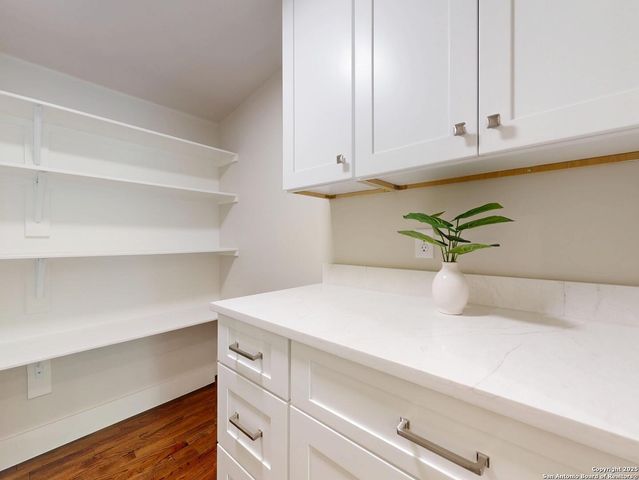 130 Larchmont, San Antonio, TX 78209