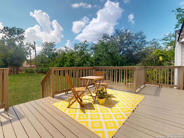 130 Larchmont, San Antonio, TX 78209