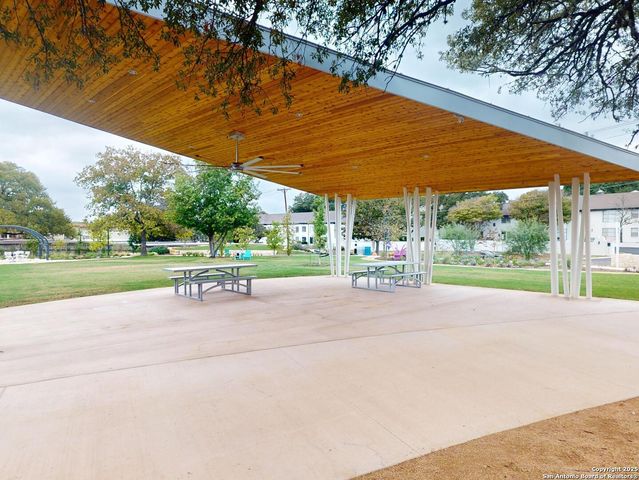 130 Larchmont, San Antonio, TX 78209