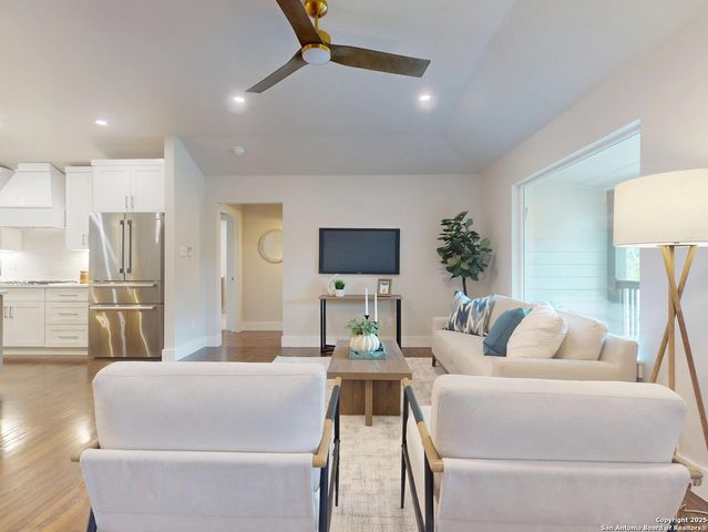 130 Larchmont, San Antonio, TX 78209