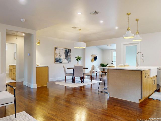 130 Larchmont, San Antonio, TX 78209