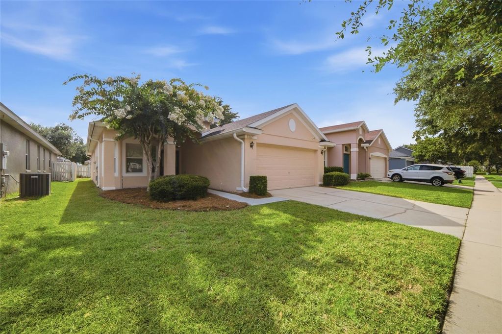 Image 2 of property listing at 5322 SANTA ANA DRIVE, Orlando, FL 32837