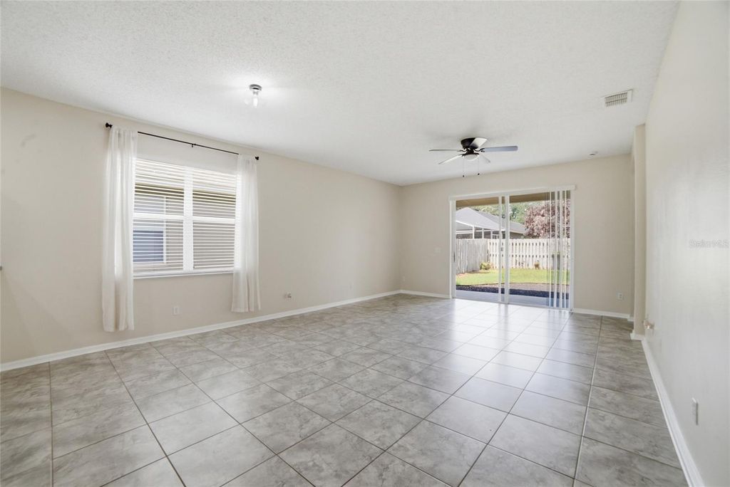 Image 11 of property listing at 5322 SANTA ANA DRIVE, Orlando, FL 32837