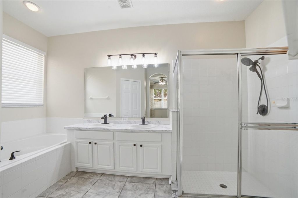Image 20 of property listing at 5322 SANTA ANA DRIVE, Orlando, FL 32837