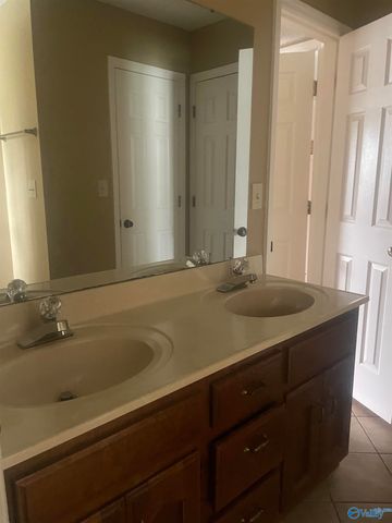 1808 Hollytree Drive, Huntsville, AL 35806