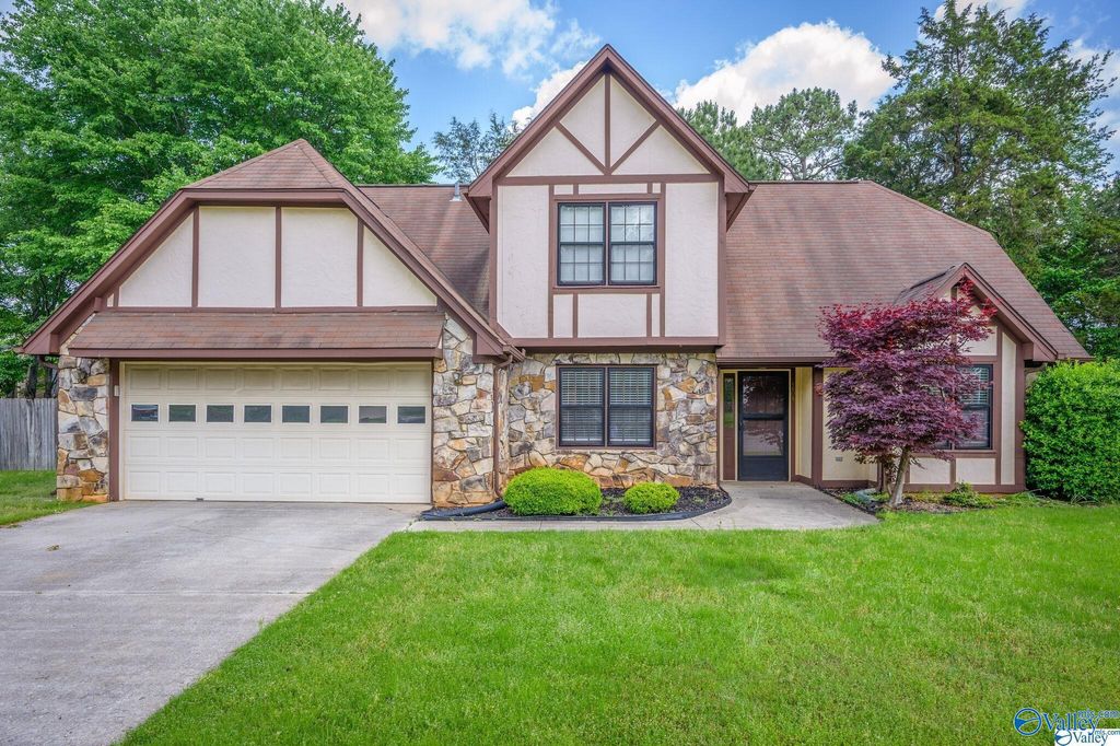 1808 Hollytree Drive, Huntsville, AL 35806