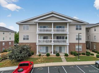 1505 S Old Highway 94 403, St Charles, MO 63303