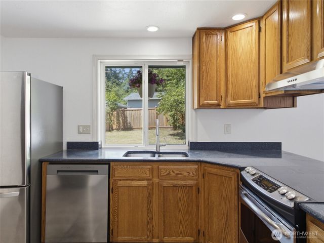 501 Penguin Court SE, Lacey, WA 98503