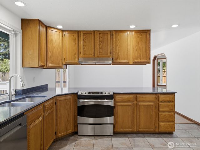 501 Penguin Court SE, Lacey, WA 98503