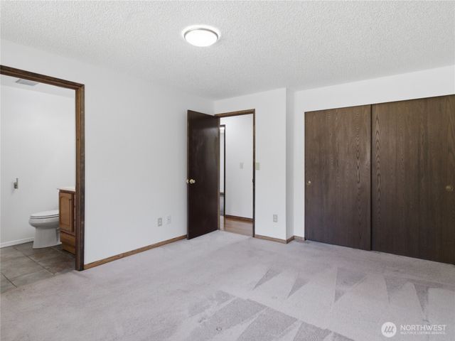 501 Penguin Court SE, Lacey, WA 98503
