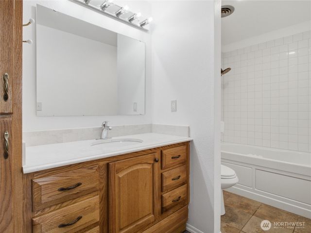 501 Penguin Court SE, Lacey, WA 98503