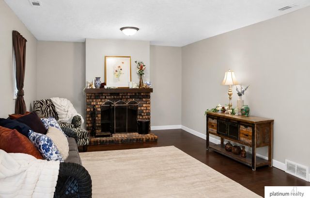 826 Arlene Avenue, Papillion, NE 68046