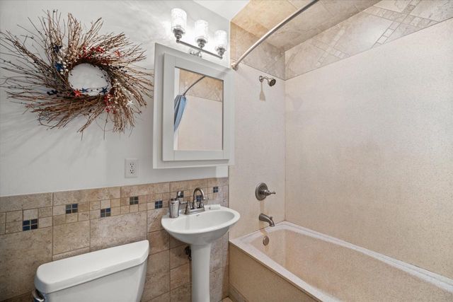 6183 N 118th STREET, Milwaukee, WI 53225