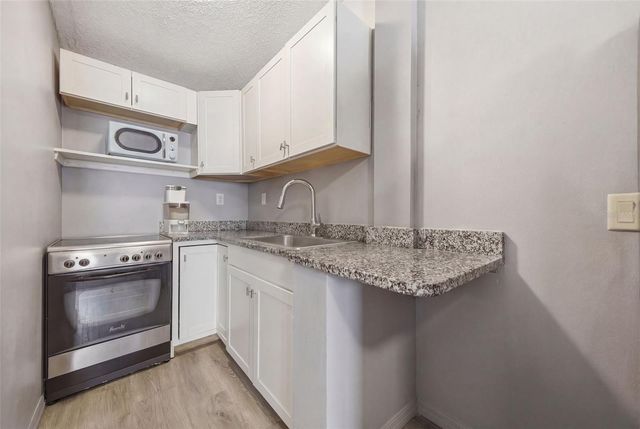 12513 WALTHAM AVENUE, Tampa, FL 33624