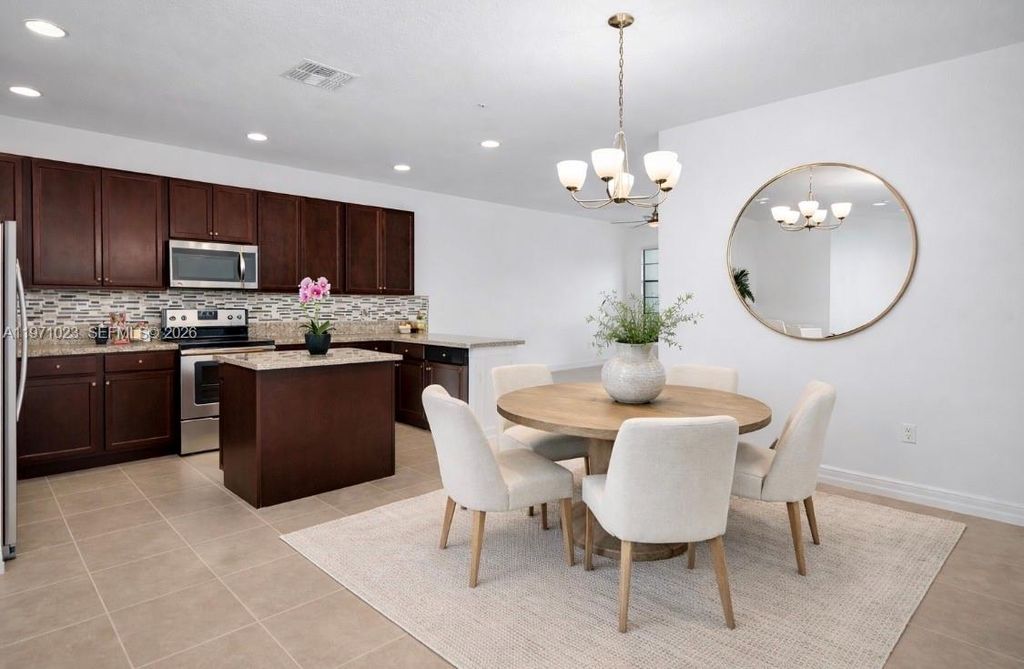 11351 SW 15th St 11351, Pembroke Pines, FL 33025