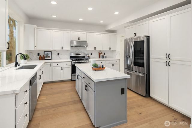 20128 12th Avenue W, Lynnwood, WA 98036