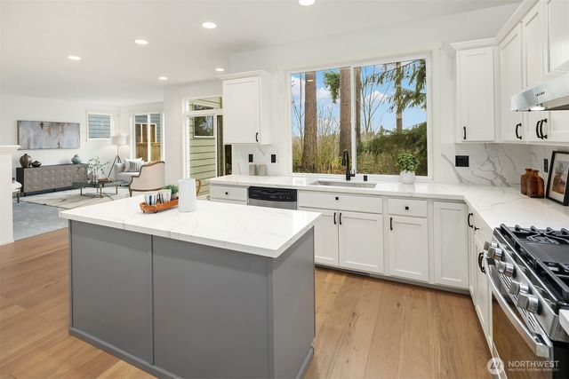 20128 12th Avenue W, Lynnwood, WA 98036