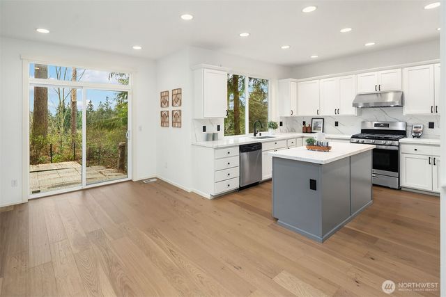 20128 12th Avenue W, Lynnwood, WA 98036