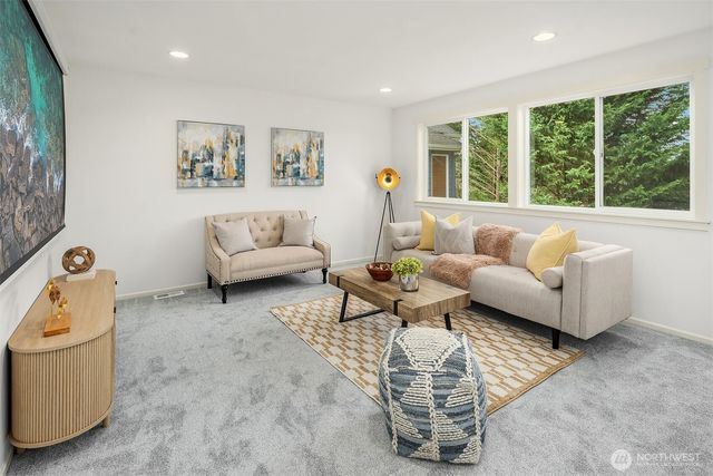 20128 12th Avenue W, Lynnwood, WA 98036