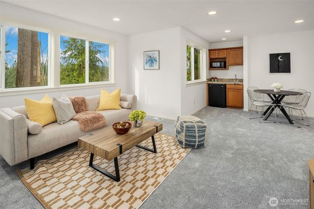 20128 12th Avenue W, Lynnwood, WA 98036